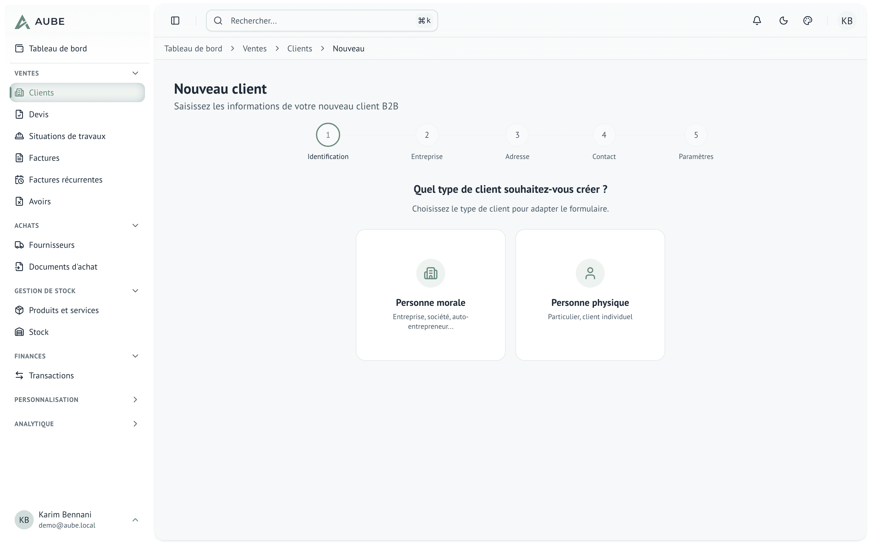 Formulaire de création client avec auto-remplissage depuis le registre marocain