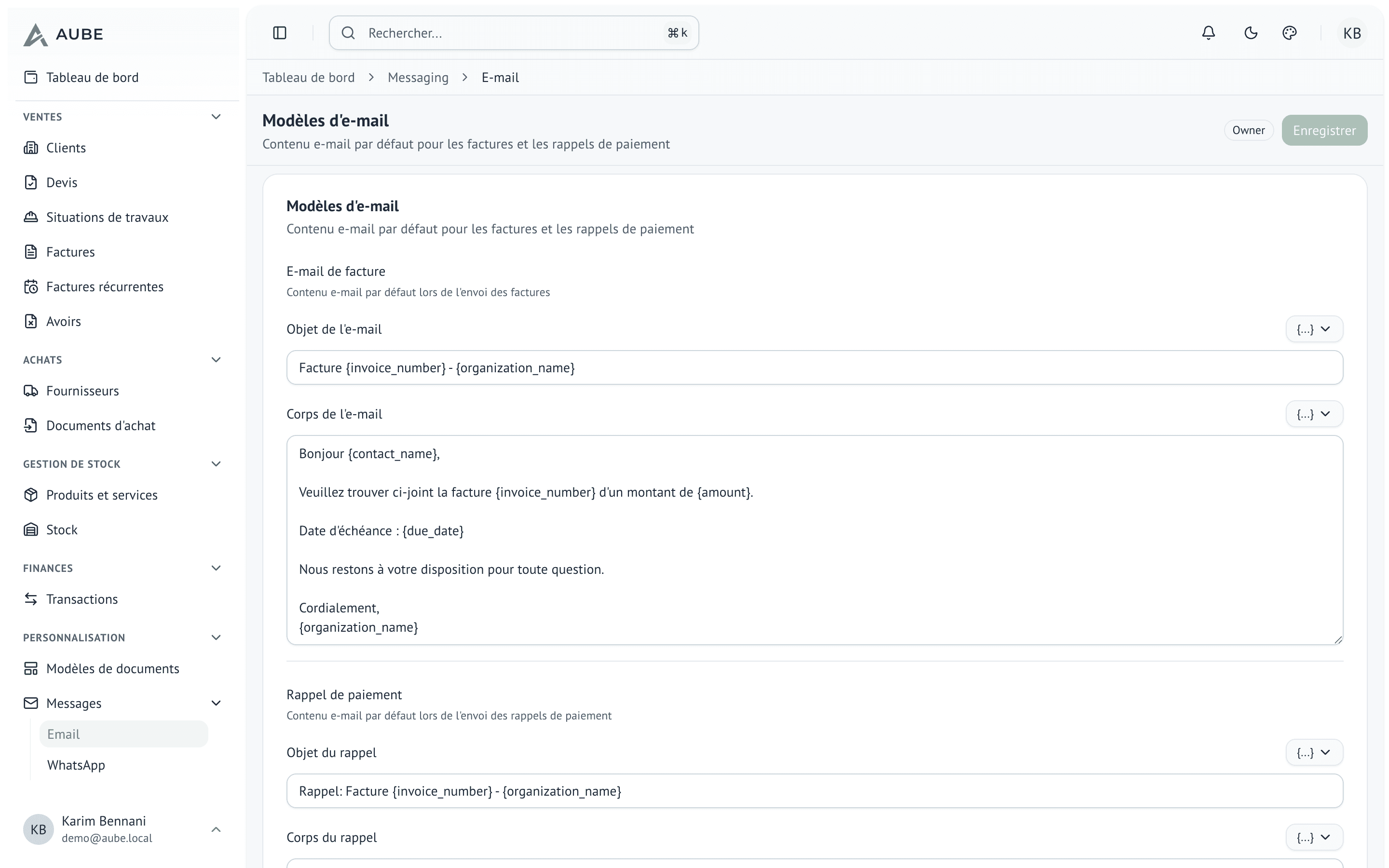Éditeur du modèle email de facture avec sujet, corps et variables